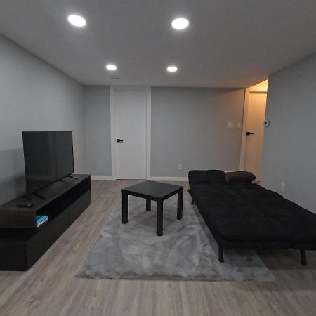 Gorgeous Basement Apartment Calgary Ngoại thất bức ảnh